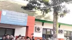 Warga Berau Mengadakan Aksi Demo di Pasar Sanggam Adji Terkait Penggunaan Parkir Digital