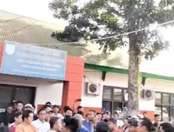 Warga Berau Mengadakan Aksi Demo di Pasar Sanggam Adji Terkait Penggunaan Parkir Digital