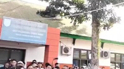 Warga Berau Mengadakan Aksi Demo di Pasar Sanggam Adji Terkait Penggunaan Parkir Digital 9 Screenshot 20260225 1138512