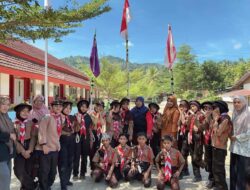 SD Inpres Binanga 2 Kalubibing Gelar Upacara Pramuka di Jalan Poros Kalukku–Mamuju